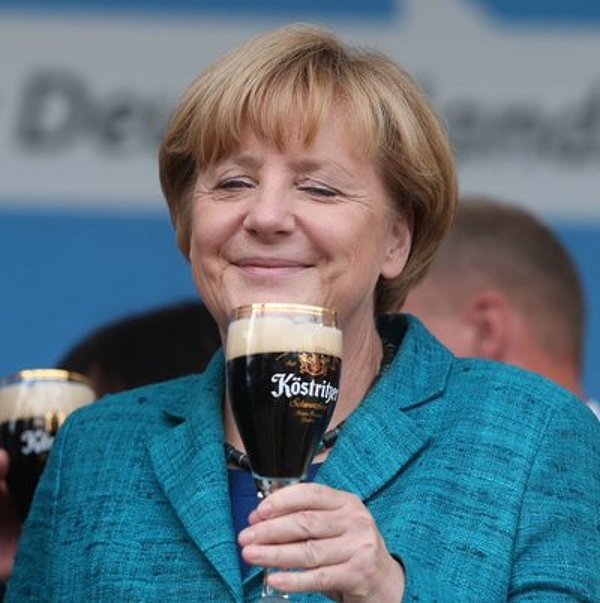 La cancelliera Merkel visita la Köstritzer Schwarzbierbrauerei